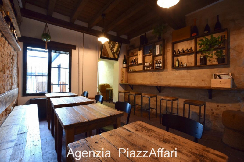 Centro Storico Piove di Sacco cedesi avviata attività di bar - cicchetteria presente nella piazza...