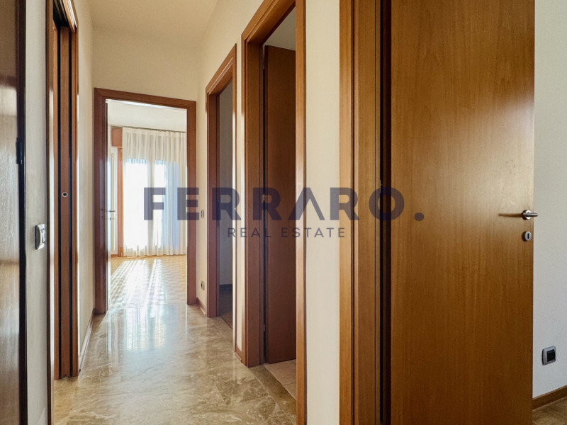 Treviso, Santa Bona. Codice YA6

Proponiamo in affitto un tricamere non arredato di 90 mq, situat...