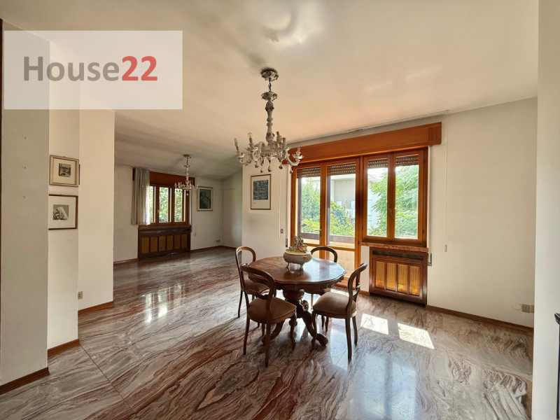 CALDOGNO - VICENZA (Via Pedrollo n.5). In zona residenziale di tutte villette, AMPIA CASA SINGOLA...