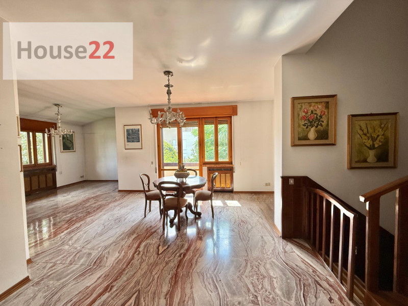 CALDOGNO - VICENZA (Via Pedrollo n.5). In zona residenziale di tutte villette, AMPIA CASA SINGOLA...