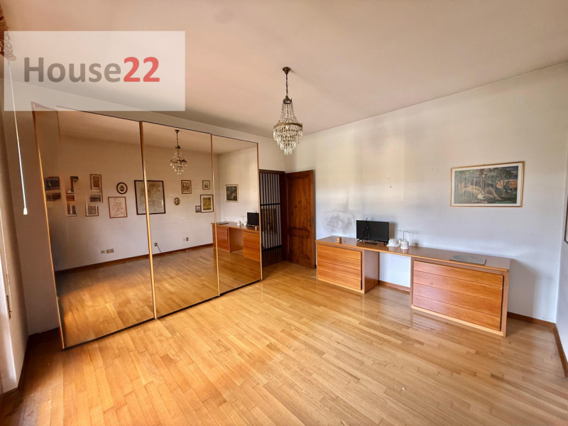 CALDOGNO - VICENZA (Via Pedrollo n.5). In zona residenziale di tutte villette, AMPIA CASA SINGOLA...