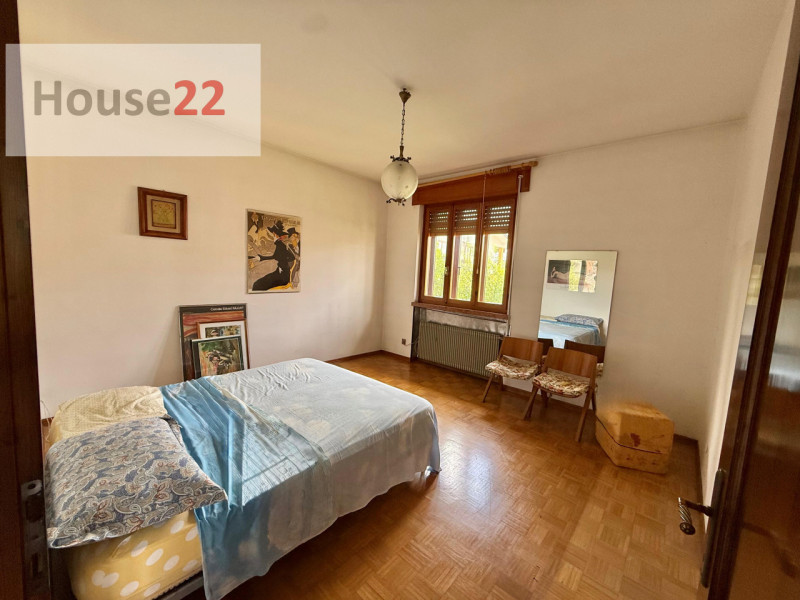 CALDOGNO - VICENZA (Via Pedrollo n.5). In zona residenziale di tutte villette, AMPIA CASA SINGOLA...