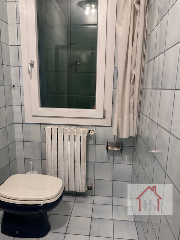 L'agenzia Immobiliare Luxor è lieta di presentare una straordinaria opportunità: una casa singola...