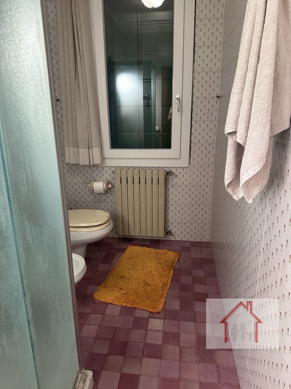 L'agenzia Immobiliare Luxor è lieta di presentare una straordinaria opportunità: una casa singola...