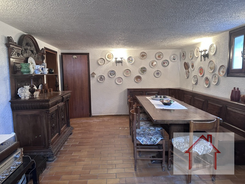 L'agenzia Immobiliare Luxor è lieta di presentare una straordinaria opportunità: una casa singola...