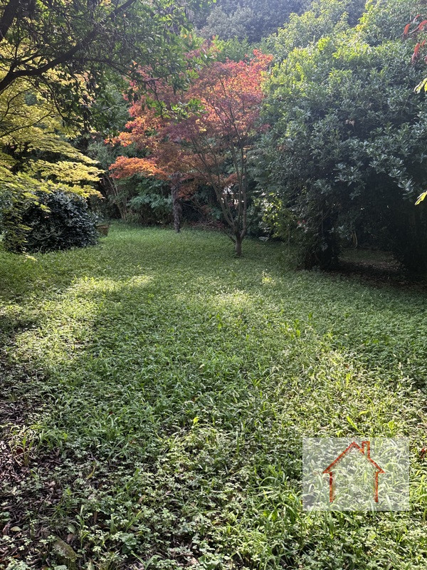 L'agenzia Immobiliare Luxor è lieta di presentare una straordinaria opportunità: una casa singola...