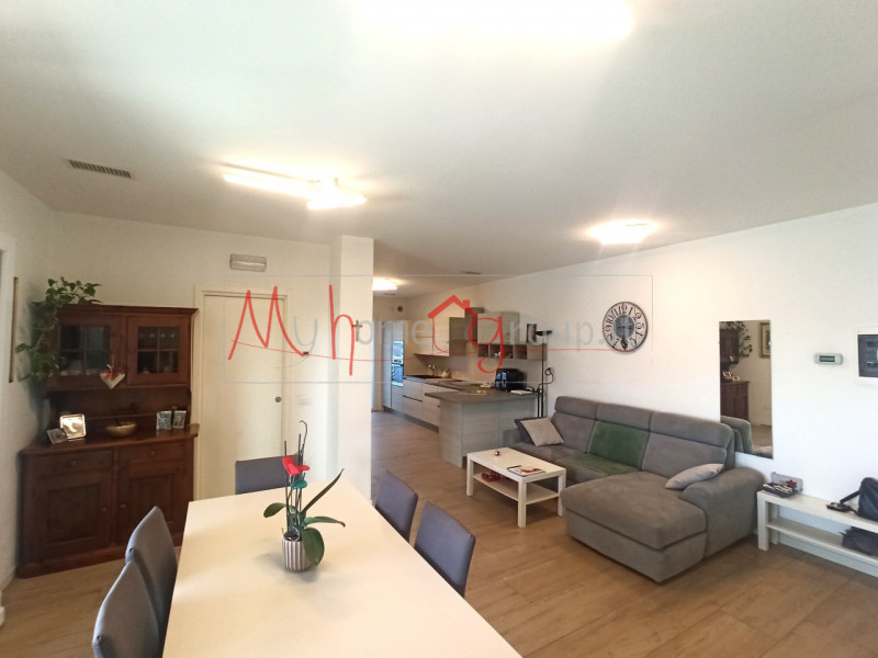 SALBORO (RIF: A1757-R): In una recentissima palazzina di sole 8 unità abitative, elegante e recen...