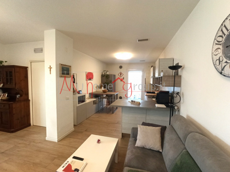 SALBORO (RIF: A1757-R): In una recentissima palazzina di sole 8 unità abitative, elegante e recen...