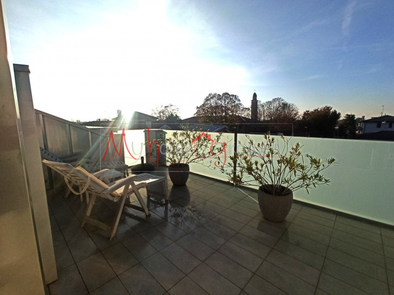 SALBORO (RIF: A1757-R): In una recentissima palazzina di sole 8 unità abitative, elegante e recen...