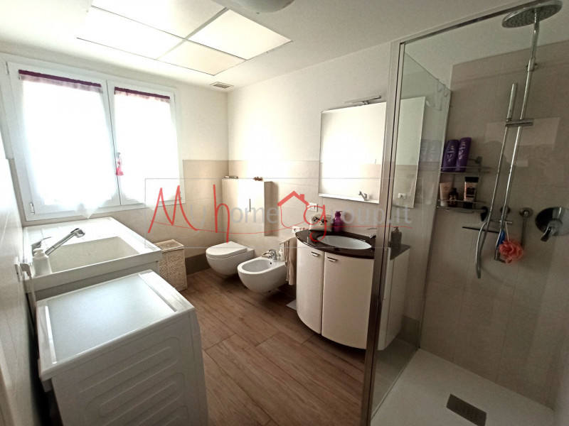 SALBORO (RIF: A1757-R): In una recentissima palazzina di sole 8 unità abitative, elegante e recen...