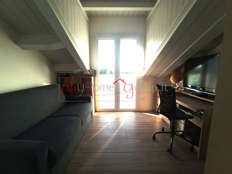 SALBORO (RIF: A1757-R): In una recentissima palazzina di sole 8 unità abitative, elegante e recen...