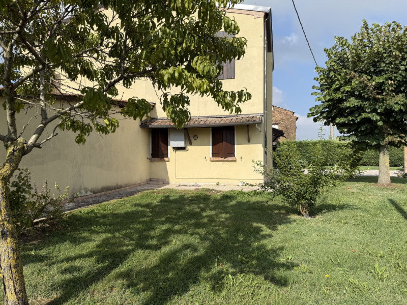 Arcobaleno Consulenti Immobiliari è lieta di presentarvi in esclusiva una splendida villa singola...