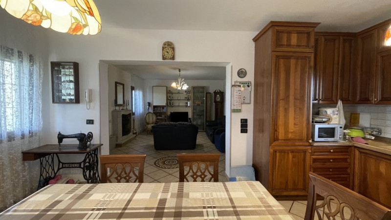 Arcobaleno Consulenti Immobiliari è lieta di presentarvi in esclusiva una splendida villa singola...