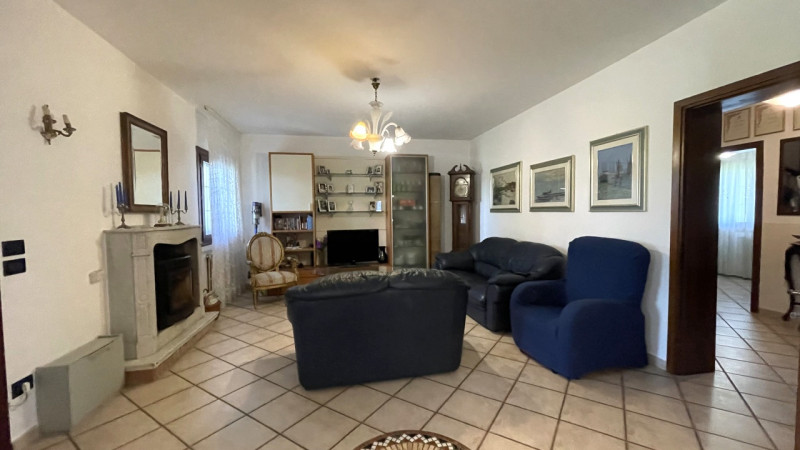 Arcobaleno Consulenti Immobiliari è lieta di presentarvi in esclusiva una splendida villa singola...