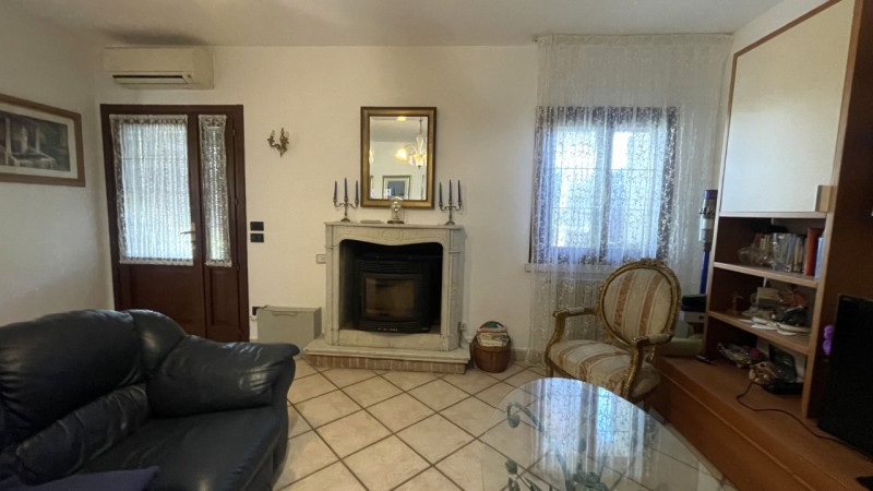 Arcobaleno Consulenti Immobiliari è lieta di presentarvi in esclusiva una splendida villa singola...