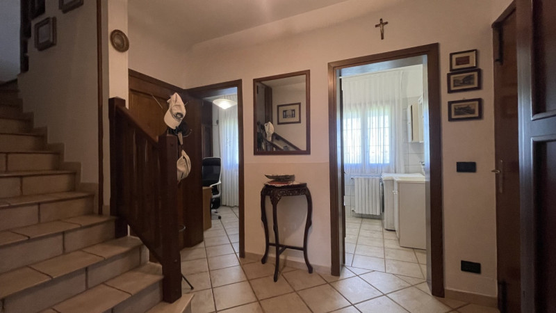 Arcobaleno Consulenti Immobiliari è lieta di presentarvi in esclusiva una splendida villa singola...