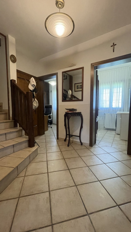 Arcobaleno Consulenti Immobiliari è lieta di presentarvi in esclusiva una splendida villa singola...