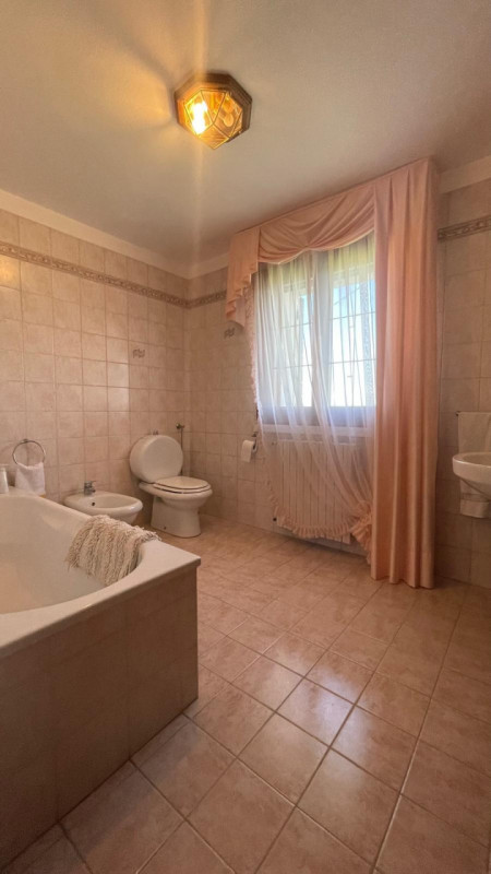 Arcobaleno Consulenti Immobiliari è lieta di presentarvi in esclusiva una splendida villa singola...