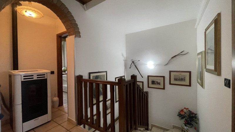 Arcobaleno Consulenti Immobiliari è lieta di presentarvi in esclusiva una splendida villa singola...