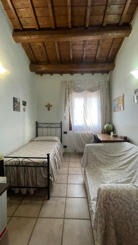 Arcobaleno Consulenti Immobiliari è lieta di presentarvi in esclusiva una splendida villa singola...