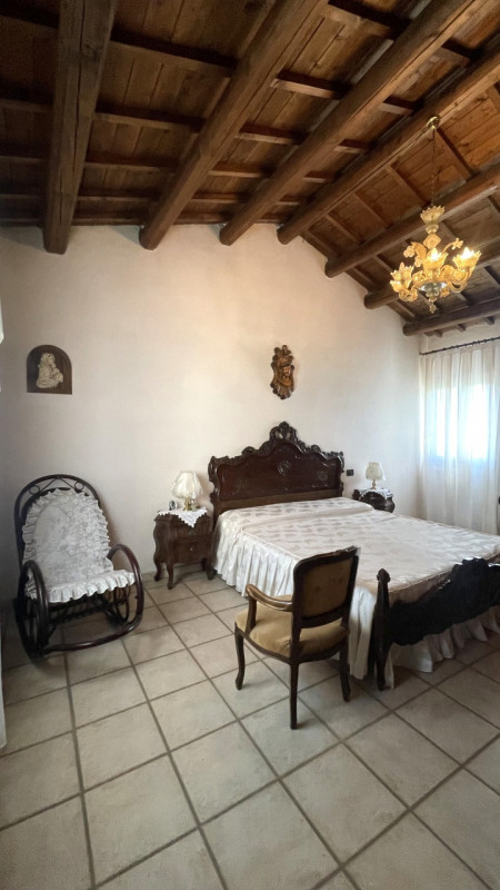 Arcobaleno Consulenti Immobiliari è lieta di presentarvi in esclusiva una splendida villa singola...