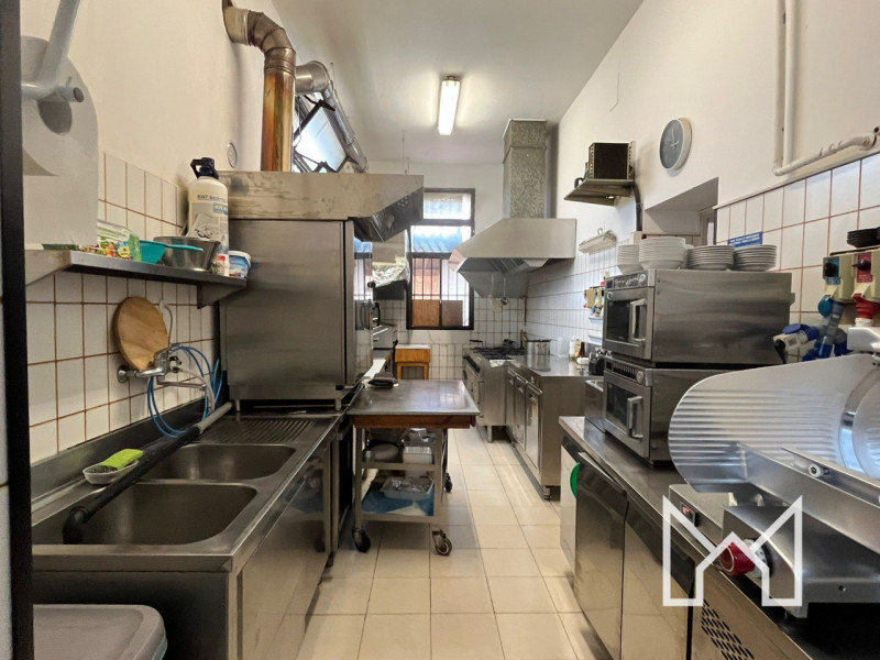 BASSANO- In una posizione strategica, nelle immediate vicinanze del centro storico di Bassano del...