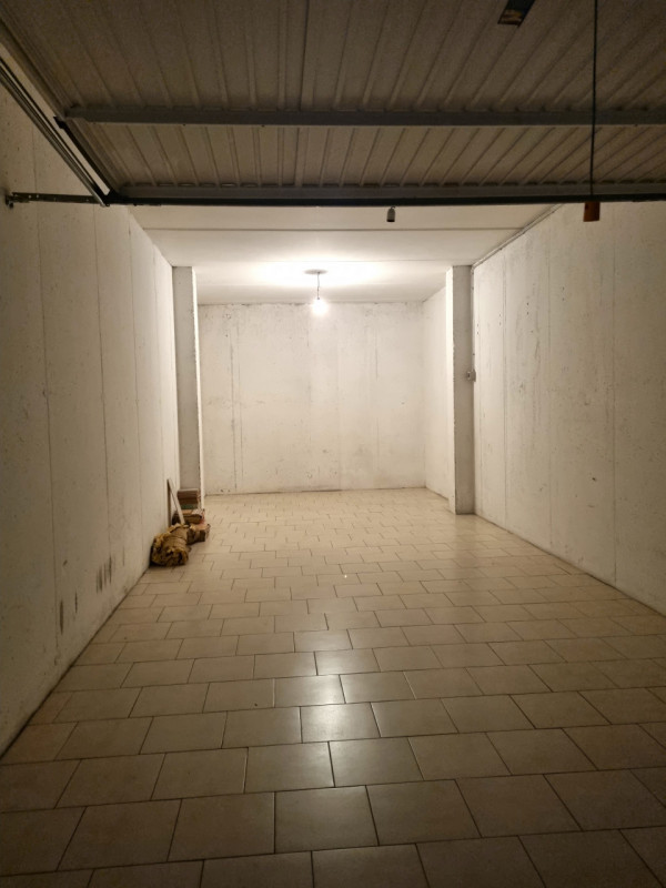 Al piano terra con giardino privato,
appartamento ben tenuto composto da zona giorno, disimpegno,...