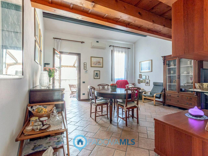 Immobile in esclusiva al Gruppo Padova MLS

Situato nel cuore pulsante del Centro Storico di Pado...