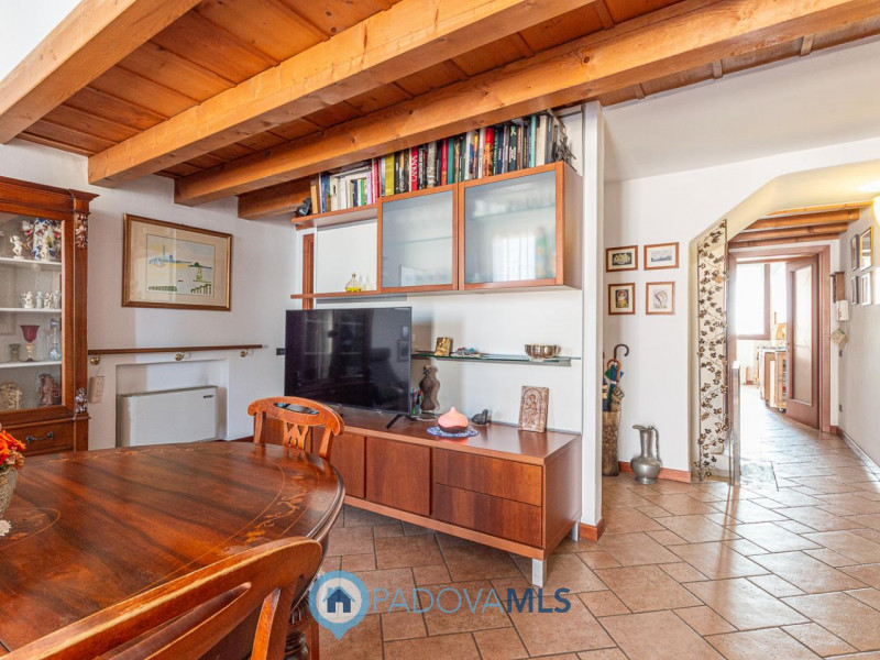 Immobile in esclusiva al Gruppo Padova MLS

Situato nel cuore pulsante del Centro Storico di Pado...