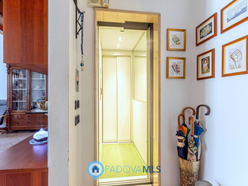 Immobile in esclusiva al Gruppo Padova MLS

Situato nel cuore pulsante del Centro Storico di Pado...