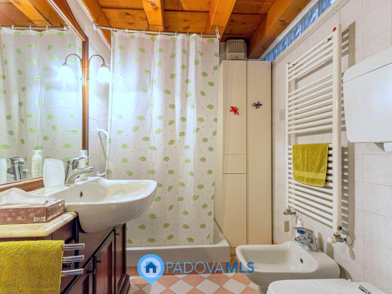 Immobile in esclusiva al Gruppo Padova MLS

Situato nel cuore pulsante del Centro Storico di Pado...