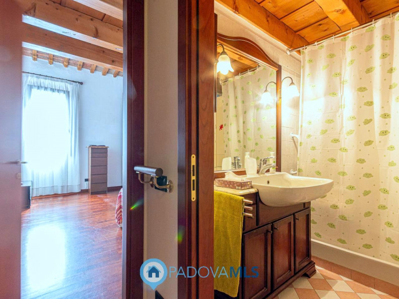 Immobile in esclusiva al Gruppo Padova MLS

Situato nel cuore pulsante del Centro Storico di Pado...