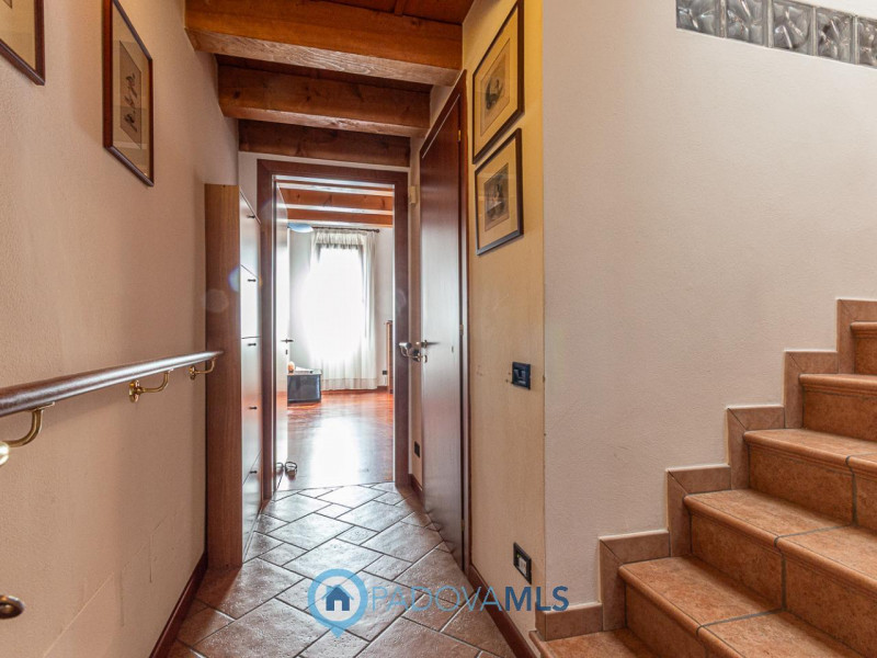 Immobile in esclusiva al Gruppo Padova MLS

Situato nel cuore pulsante del Centro Storico di Pado...