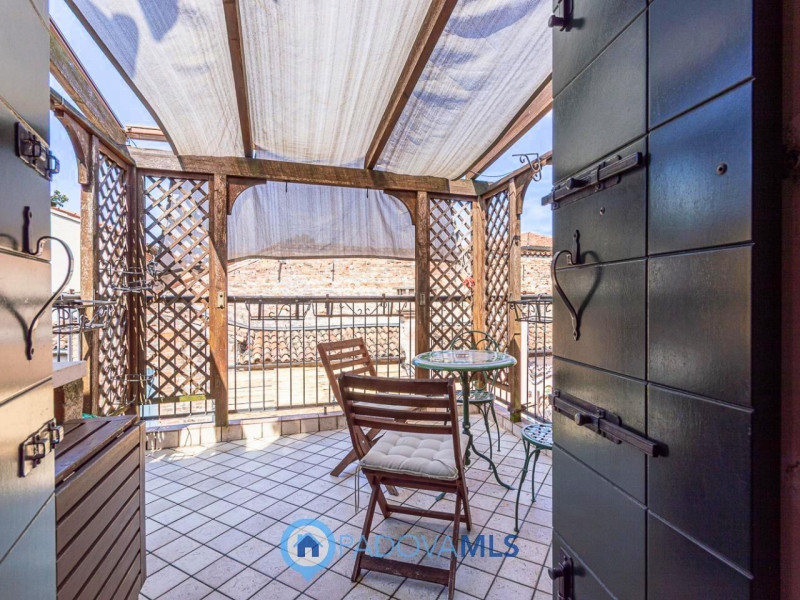 Immobile in esclusiva al Gruppo Padova MLS

Situato nel cuore pulsante del Centro Storico di Pado...