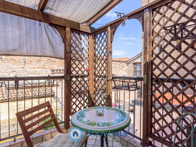 Immobile in esclusiva al Gruppo Padova MLS

Situato nel cuore pulsante del Centro Storico di Pado...