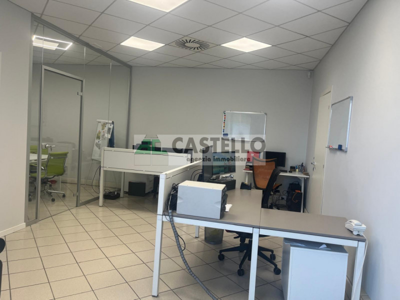 Cadoneghe Castagnara negozio di ~60mq attualmente suddiviso in 3 stanze e servizio, ideale anche ...