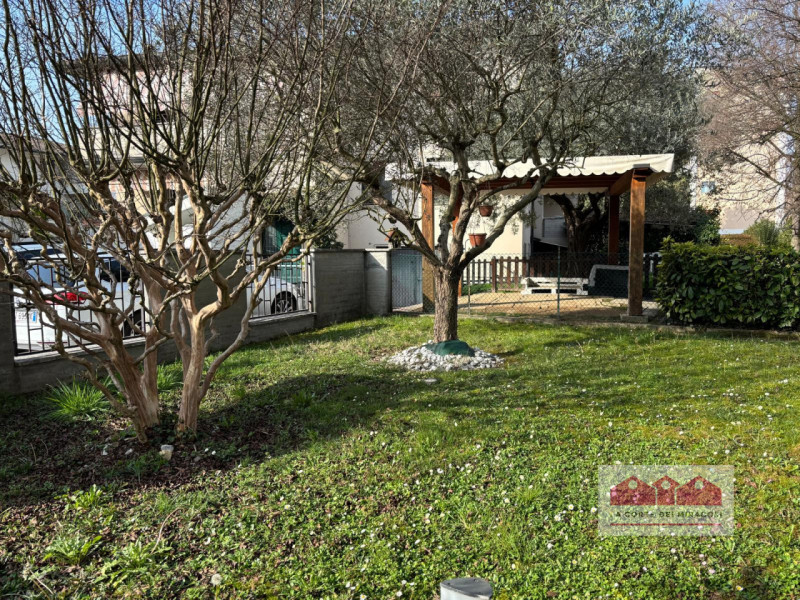 VIA GIURIATO - SAN PIO X: CASA INDIPENDENTE CON GIARDINO RECINTATO, COMPOSTA DA SOGGIORNO, CUCINA...