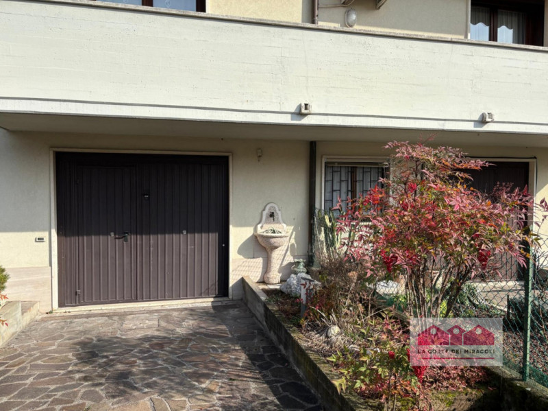 VIA GIURIATO - SAN PIO X: CASA INDIPENDENTE CON GIARDINO RECINTATO, COMPOSTA DA SOGGIORNO, CUCINA...