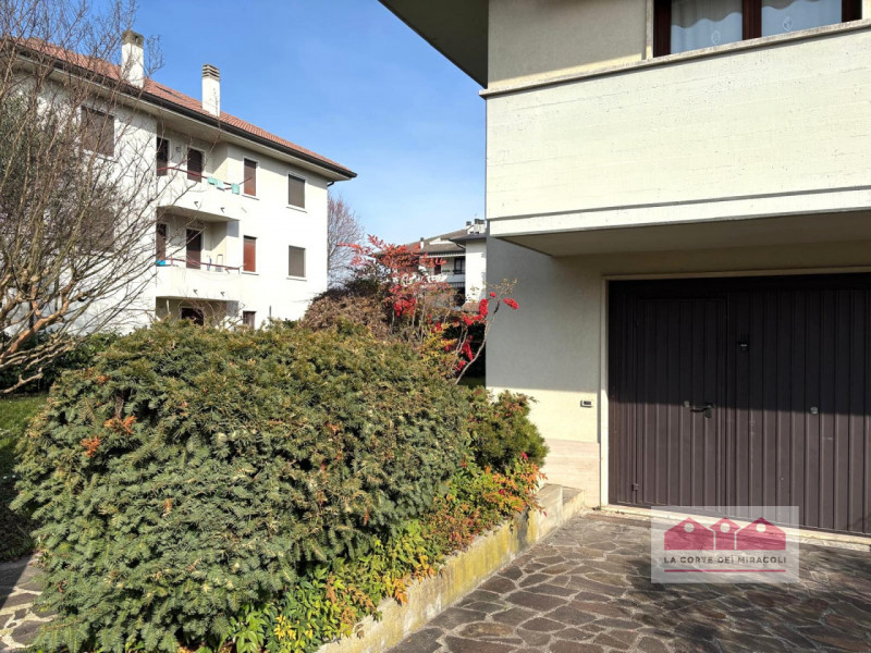 VIA GIURIATO - SAN PIO X: CASA INDIPENDENTE CON GIARDINO RECINTATO, COMPOSTA DA SOGGIORNO, CUCINA...