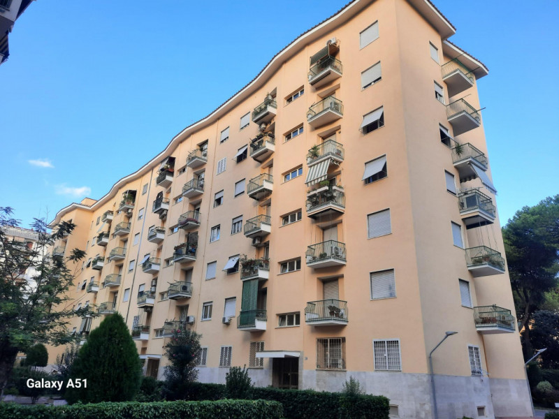 Roma Vendita Appartamento trilocale