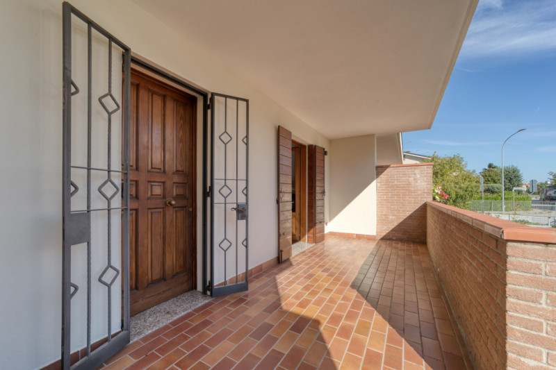 Cerchi la comodità alle scuole ? Cerchi una porzione indipendente che ti permetta di avere gli sp...