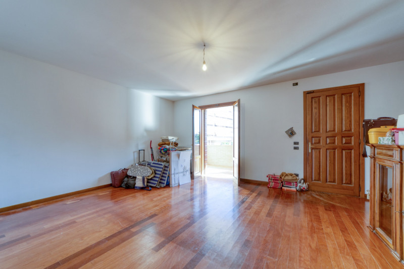 Cerchi la comodità alle scuole ? Cerchi una porzione indipendente che ti permetta di avere gli sp...