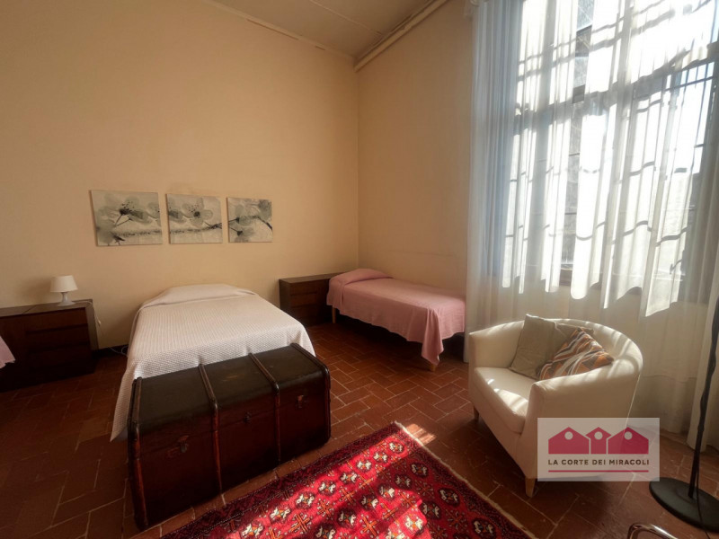 DUEVILLE: AFFITTO TRANSITORIO FINO A GIUGNO 2026 – PORZIONE DI VILLA ANTICA, SOGGIORNO, SALA E CU...