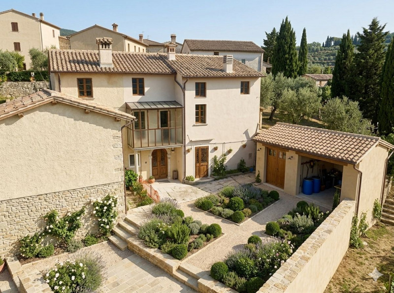 Velo d'Astico: casa affiancata con garage, deposito e area esterna esclusiva. € 45.000 info. 0445...