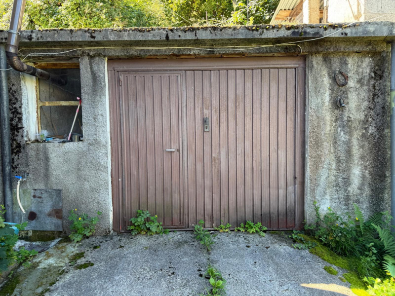 Velo d'Astico: casa affiancata con garage, deposito e area esterna esclusiva. € 45.000 info. 0445...