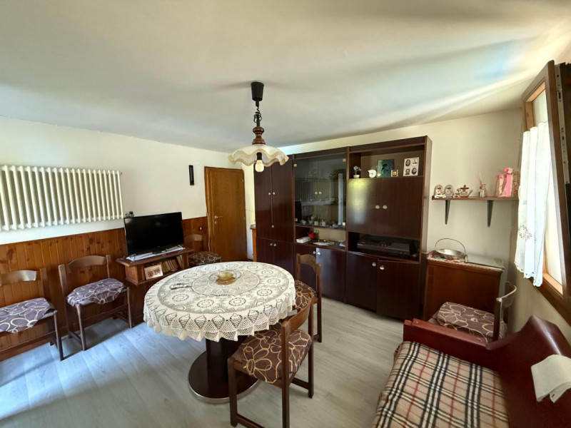 Velo d'Astico: casa affiancata con garage, deposito e area esterna esclusiva. € 45.000 info. 0445...