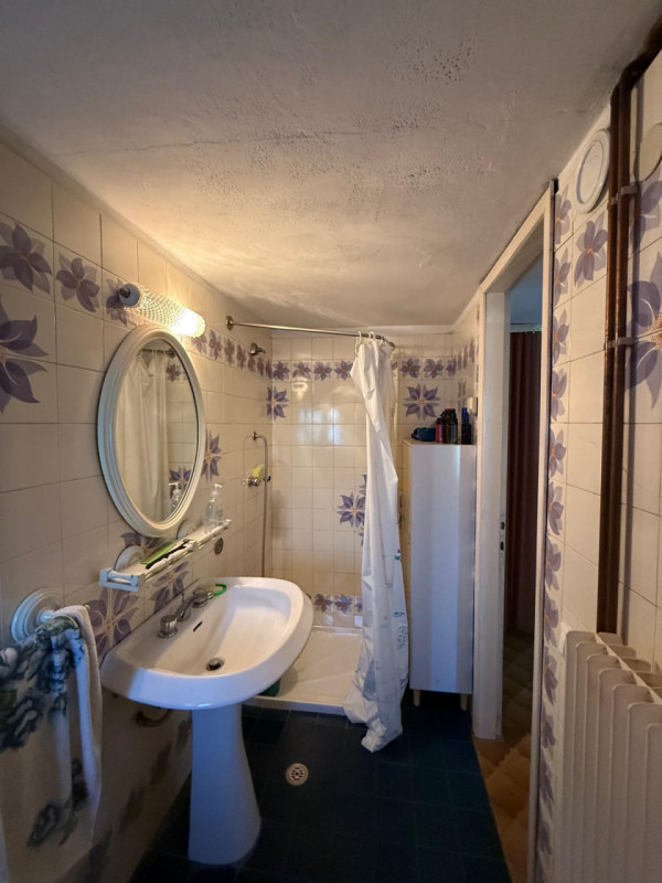 Velo d'Astico: casa affiancata con garage, deposito e area esterna esclusiva. € 45.000 info. 0445...