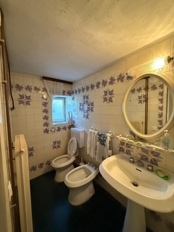 Velo d'Astico: casa affiancata con garage, deposito e area esterna esclusiva. € 45.000 info. 0445...