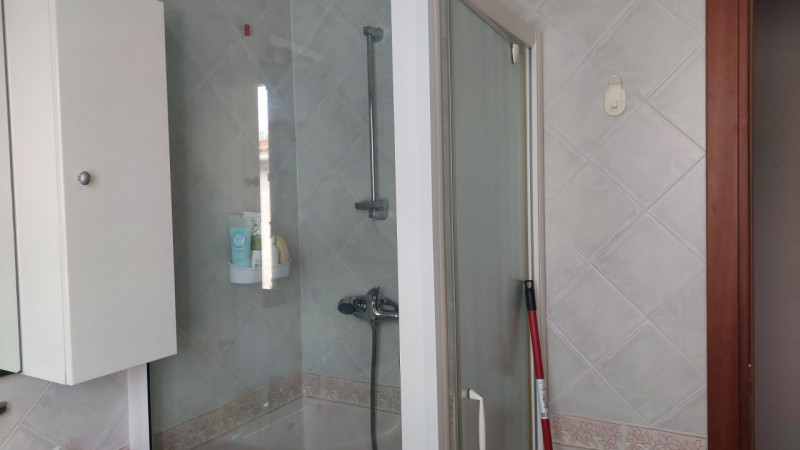 Schio, in zona semi centrale, comodo ai principali servizi, in una palazzina di recente costruzio...