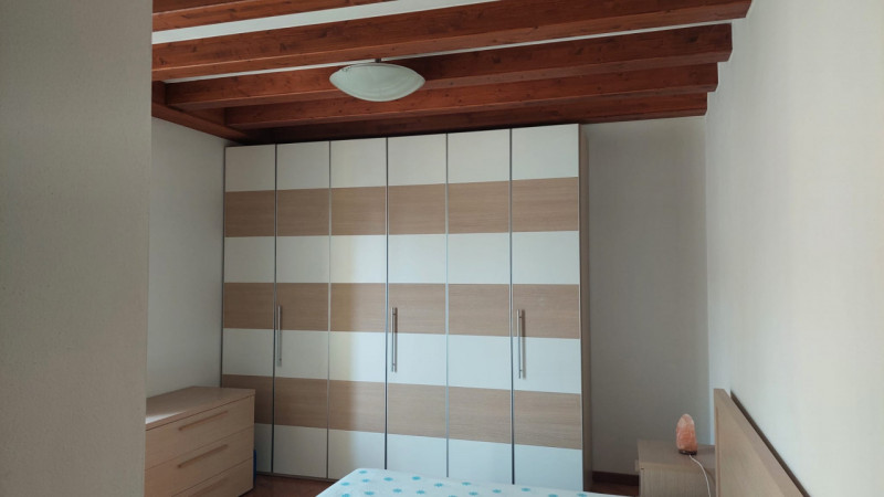 Schio, in zona semi centrale, comodo ai principali servizi, in una palazzina di recente costruzio...